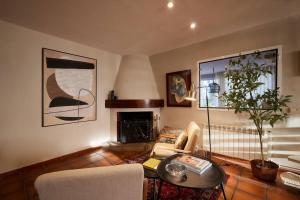 Fotografie z fotogalerie ubytování Torre Lolita - House in Lleida for 8 with pool and tennis court v destinaci Lleida