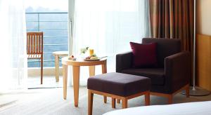 Ruang duduk di Rolling Hills Hotel