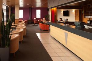 TV a/nebo společenská místnost v ubytování Kingsgate Hotel Dunedin
