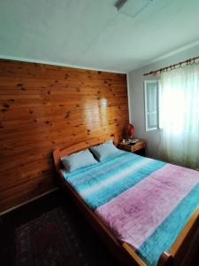 Un pat sau paturi într-o cameră la Planinska kuća kod Lazića