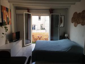 Photo de la galerie de l'établissement Studio tout confort centre ville - Balcon, Clim, TV, Wifi, à Mazan