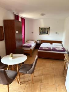 Un pat sau paturi într-o cameră la Guest House Andrea