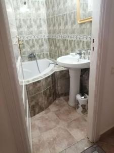 A bathroom at Appartement luxueux à Rabat