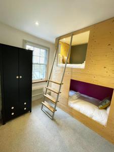 a bunk bed with a ladder in a room at Stylish 2-bedroom Townhouse next to Brighton Station in Brighton & Hove