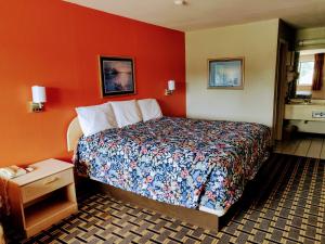 Una habitación de hotel con una cama en una habitación en Executive Inn Express Delhi, en Delhi