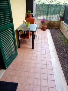 a patio with a table and chairs next to a building at Fiuggi Appartamento Turistico in Fiuggi