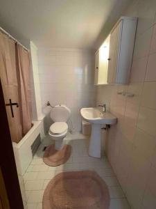 Bilik mandi di WildCalypso-2- Bedrooms Fully Equipped with Private Parking +8 gambar