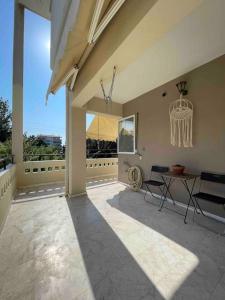 Balkoni atau teres di WildCalypso-2- Bedrooms Fully Equipped with Private Parking