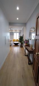 a living room with white walls and a wooden floor at San Sebastian Centro Parking incluido in San Sebastián