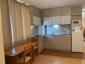 A kitchen or kitchenette at GT Marina & Panorama Fort Beach Apartments