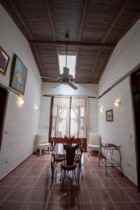 a dining room with a table and chairs and a ceiling at Vilcabamba casa / granja Vilcabamba house / farm in Loja