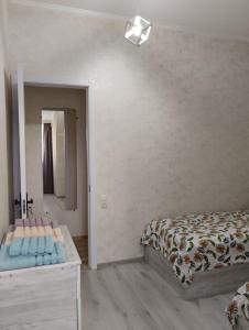 Guest house number 1客房内的一张或多张床位