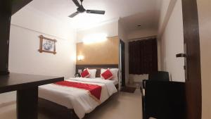 Postel nebo postele na pokoji v ubytování HOTEL S K PALACE