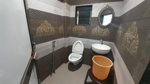 Koupelna v ubytování HOTEL S K PALACE