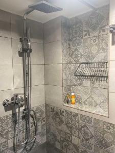 a shower in a bathroom with a tile wall at Angolo del Centro in Ágios Rókkos