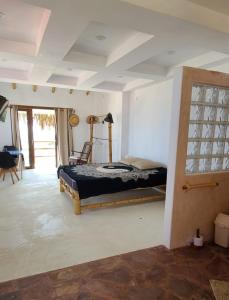 a bedroom with a bed in a room at Bungalow Villa Alive in Los Órganos