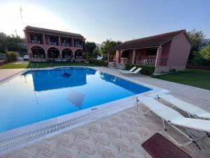 Piscina di Gregory-Vassilis Apartments o nelle vicinanze