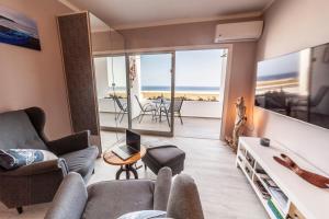 un soggiorno con vista sull'oceano di Amazing Luxury Apartment, La Casa del Corazon a Morro del Jable