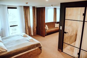 Posteľ alebo postele v izbe v ubytovaní Rytebłota Resort & Spa