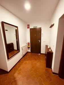 a room with a mirror and a hallway with a sink at Casa Brian del Tietar in Sotillo de la Adrada
