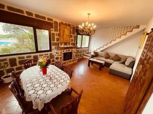 a living room with a table and a couch at Casa Brian del Tietar in Sotillo de la Adrada