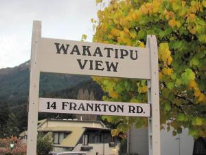 Un signe pour marquer dans l'établissement Wakatipu View Apartments, à Queenstown