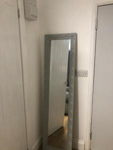 Φωτογραφία από το άλμπουμ του Modern En-suite Double Room στο Νιούπορτ