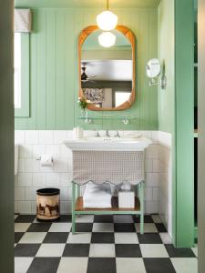 a bathroom with a sink and a mirror at Le Petit Pali at Ocean Ave in Carmel