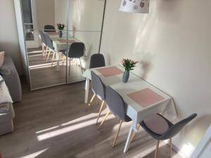 Posedenie v ubytovaní Sóstó Forest Apartman