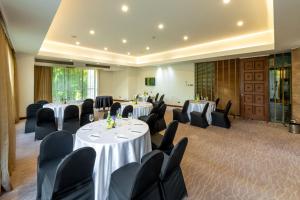 O Hotel Pune的休息区
