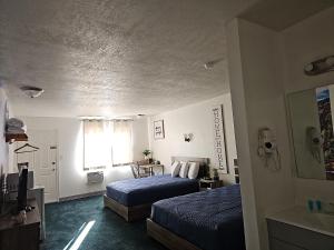 a hotel room with two beds and a window at Jefferson Inn in Whitehall +100 photos