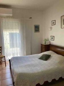 Giường trong phòng chung tại Le Papounet Appartement - Maison de 150m2 à 500m de la plage et du centre ville