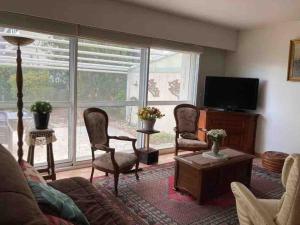 TV/trung tâm giải trí tại Le Papounet Appartement - Maison de 150m2 à 500m de la plage et du centre ville