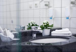 Koupelna v ubytování Sachsenpark-Hotel + 37 fotografií