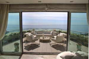A seating area at Maison Blanche Taormina