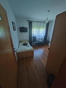 Televízia a/alebo spoločenská miestnosť v ubytovaní Stari mlin + 37 fotografií