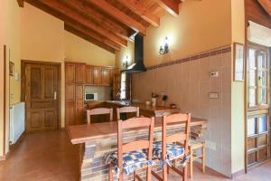 Кухня или мини-кухня в Apartamentos Rurales El Cuetu
