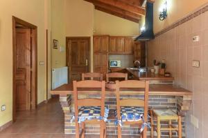 Кухня или мини-кухня в Apartamentos Rurales El Cuetu
