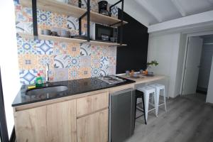 Kuchyň nebo kuchyňský kout v ubytování PROVENZA Poblado Apartamento para 4 personas M302 By Roots Rentals