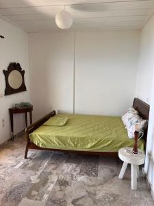 Ένα ή περισσότερα κρεβάτια σε δωμάτιο στο Tranquility Mountain & Sea View Koudoura House