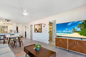 Μια τηλεόραση ή/και κέντρο ψυχαγωγίας στο Kahana Manor 501