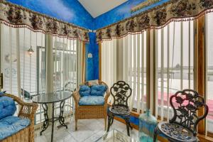 Gambar di galeri bagi Bayfront Avalon Home with Boat Slip and Private Pool! di Avalon