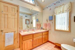 Gambar di galeri bagi Bayfront Avalon Home with Boat Slip and Private Pool! di Avalon