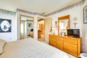 Gambar di galeri bagi Bayfront Avalon Home with Boat Slip and Private Pool! di Avalon