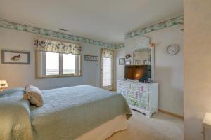 Gambar di galeri bagi Bayfront Avalon Home with Boat Slip and Private Pool! di Avalon