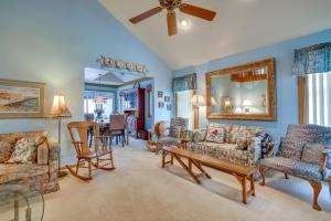 Gambar di galeri bagi Bayfront Avalon Home with Boat Slip and Private Pool! di Avalon