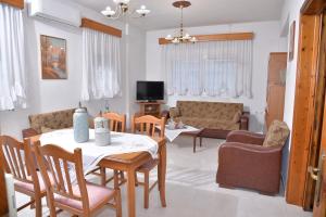 Posezení v ubytování ZeusPlace Konaki House Leptokarya