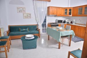 Kuchyň nebo kuchyňský kout v ubytování ZeusPlace Konaki House Leptokarya