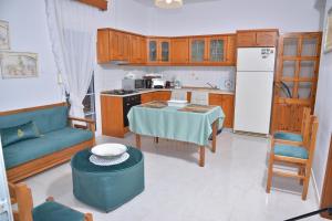 Kuchyň nebo kuchyňský kout v ubytování ZeusPlace Konaki House Leptokarya