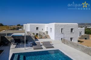 una villa con piscina ad antiparos di Antiparos Homes a Città di Antiparo